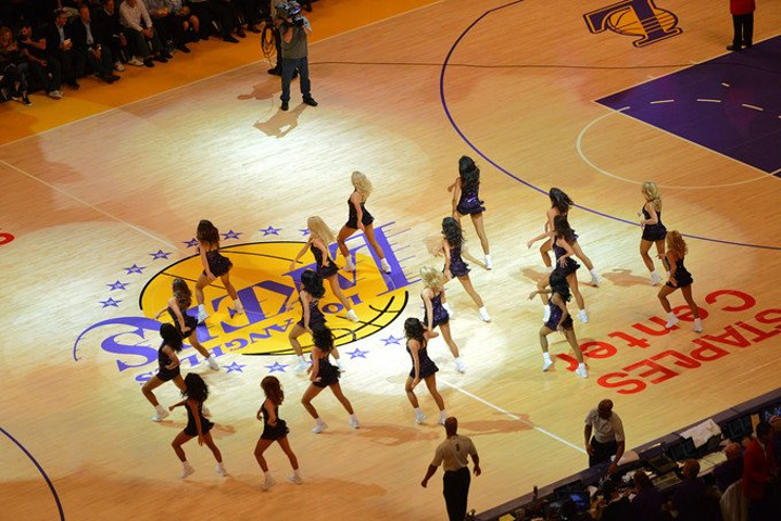 充满兴趣 充满兴趣