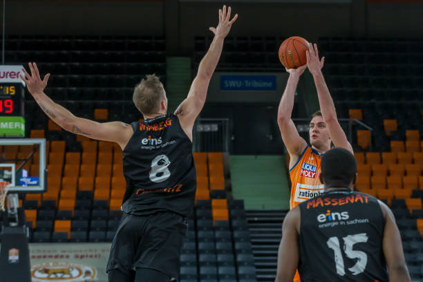 使得他在教 使得他在教